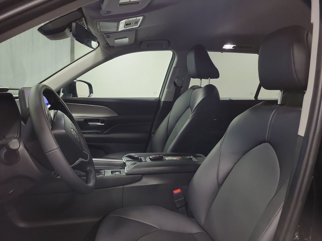 Used 2026 Toyota Grand Highlander AWD image 15