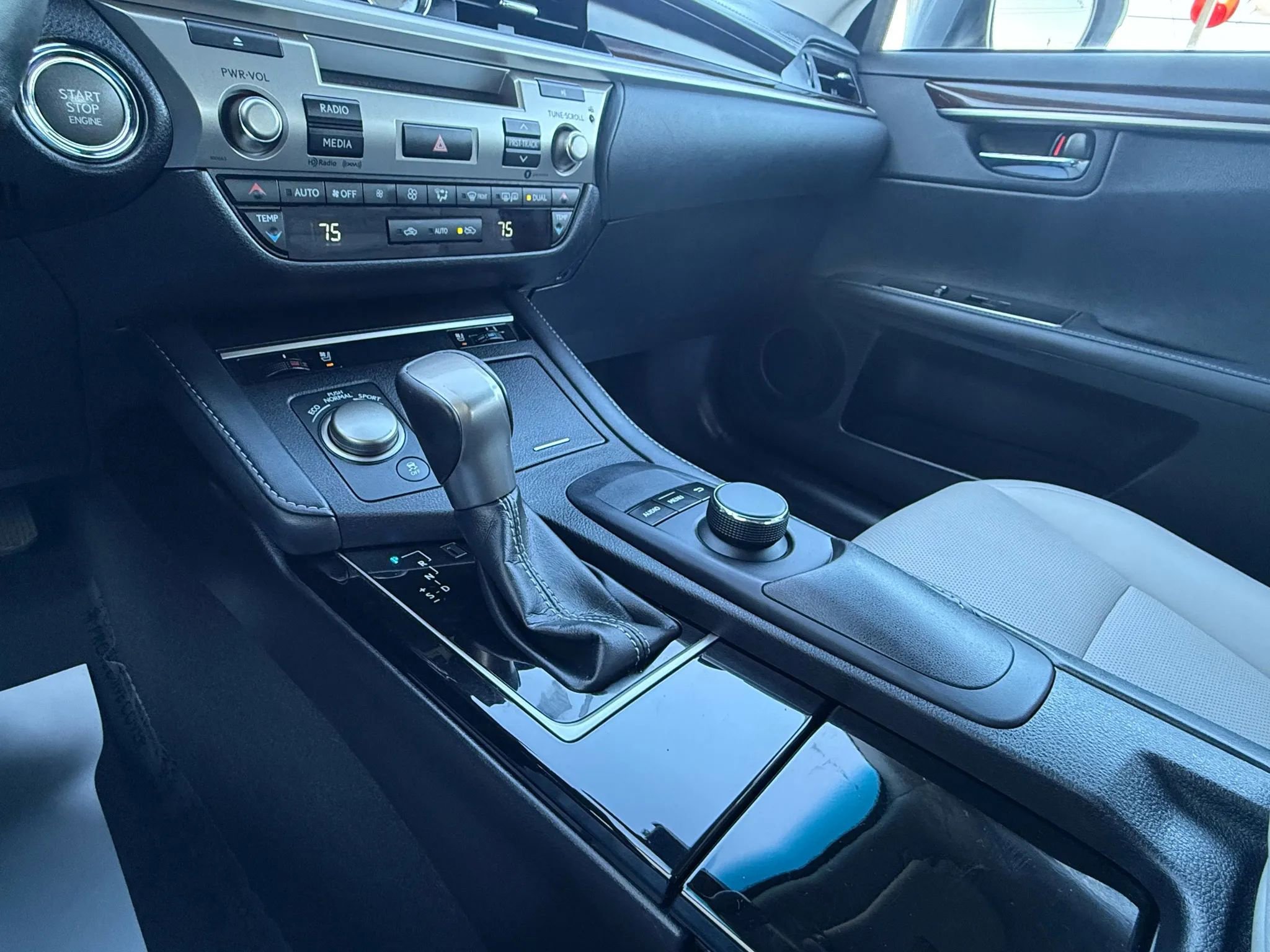 Used 2018 Lexus ES 350 image 40