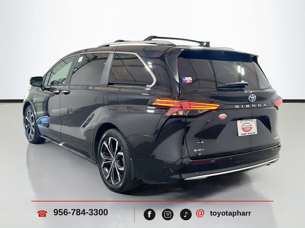 Used 2025 Toyota Sienna Platinum FWD image 7