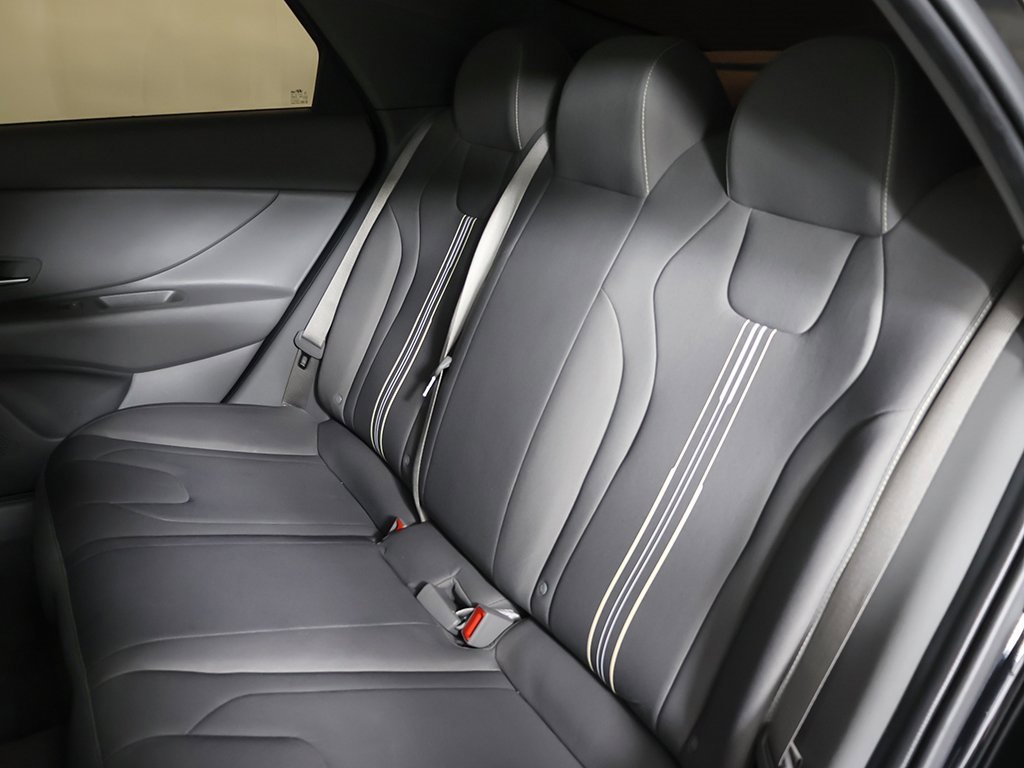 Used 2023 Hyundai Elantra Blue image 26