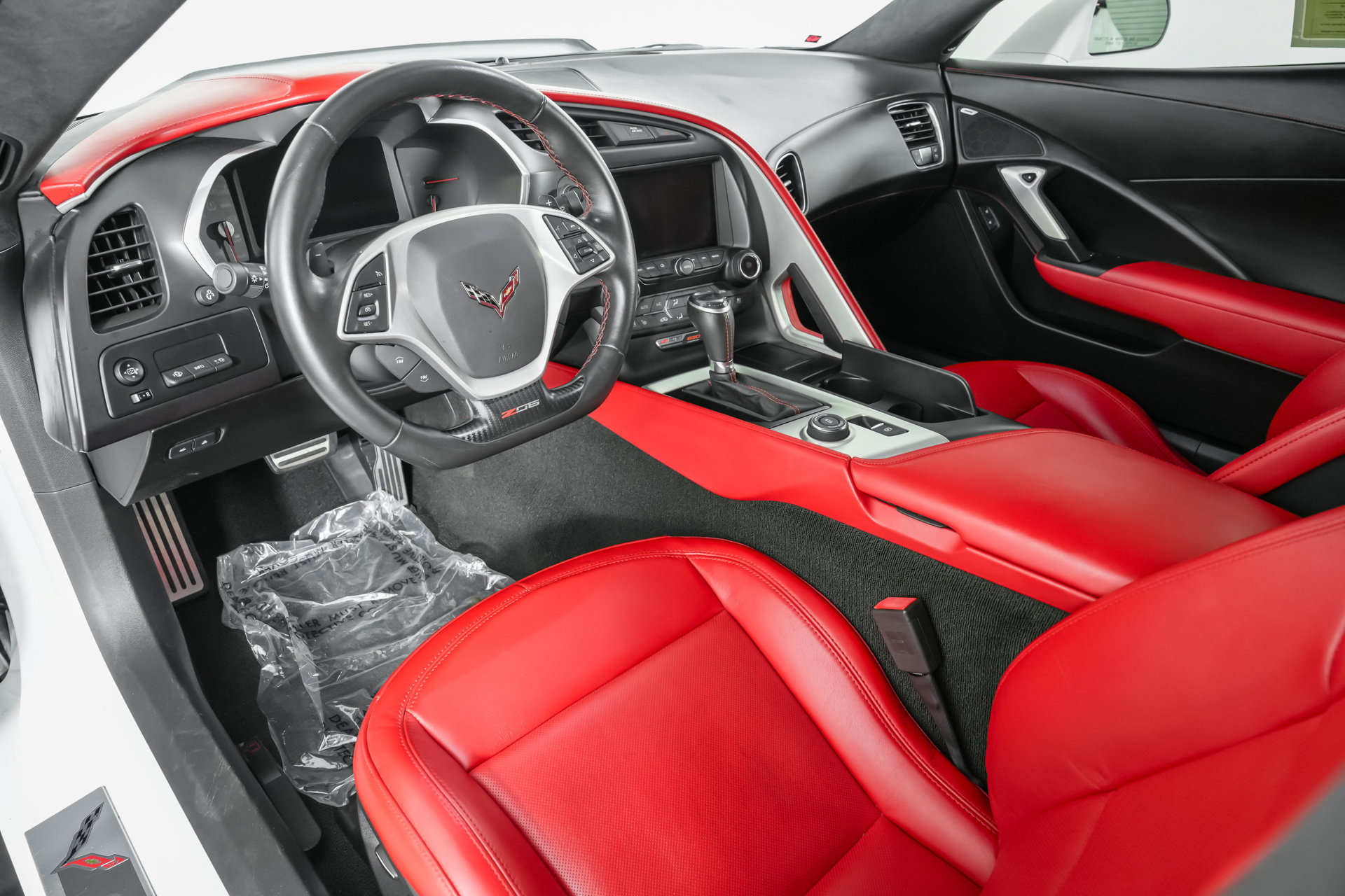 Used 2015 Chevrolet Corvette Z06 w/ 3LZ Preferred Equipment Group RWD image 2