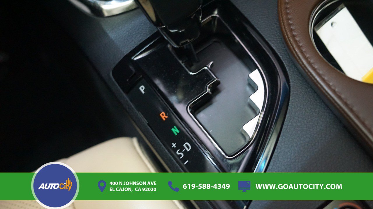 Used 2017 Toyota Avalon Limited w/ Carpet Mat Package FWD image 21