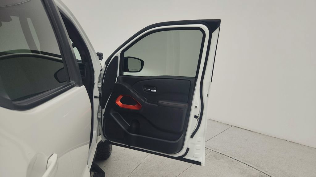 Used 2023 Nissan Frontier PRO-4X w/ Technology Package image 25