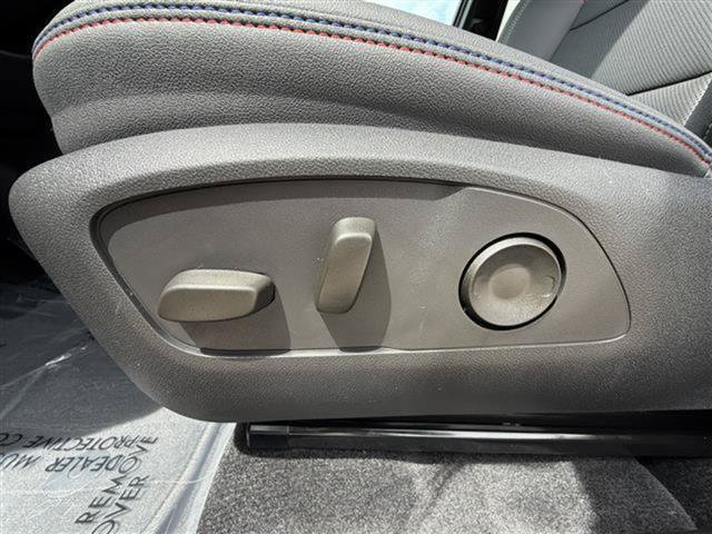 New 2025 Chevrolet Equinox EV RS AWD/4WD image 15