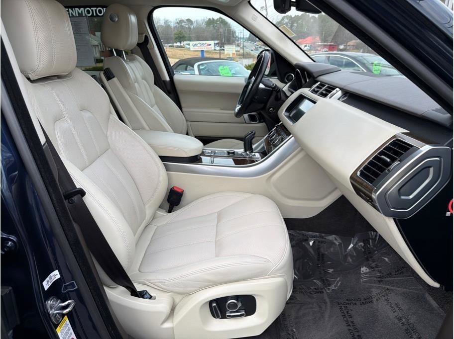 Used 2017 Land Rover Range Rover Sport HSE image 13