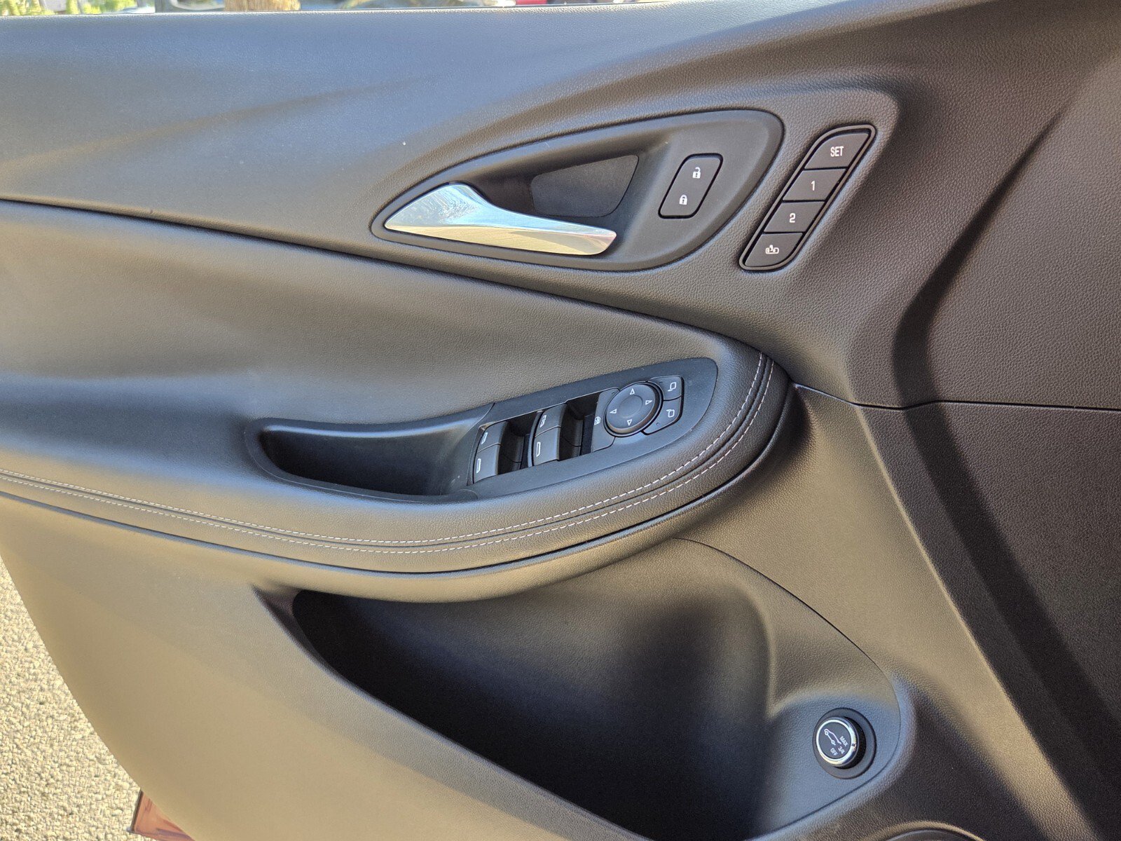 Used 2023 Buick Encore GX Essence w/ Experience Buick Package FWD image 34