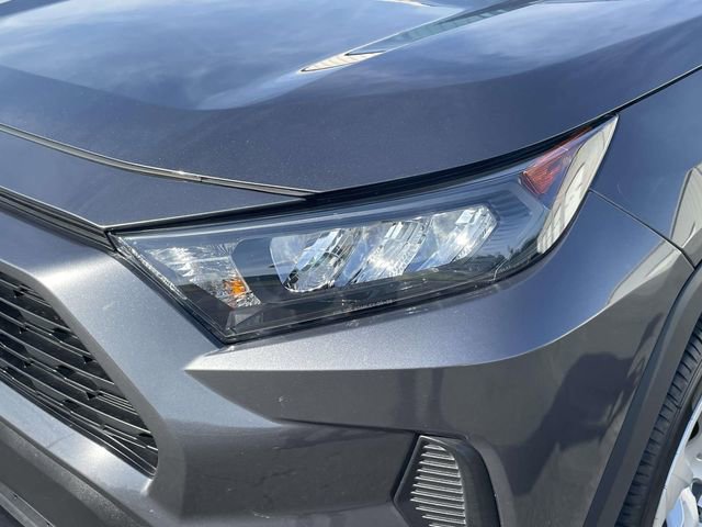 Used 2020 Toyota RAV4 LE FWD image 5