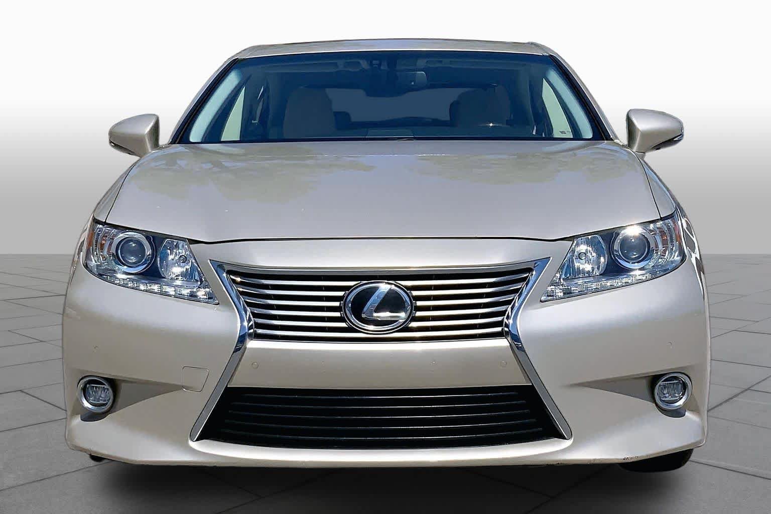 Used 2014 Lexus ES 350 w/ Luxury Package FWD image 4