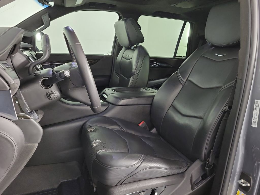 Used 2018 Cadillac Escalade Platinum RWD image 16