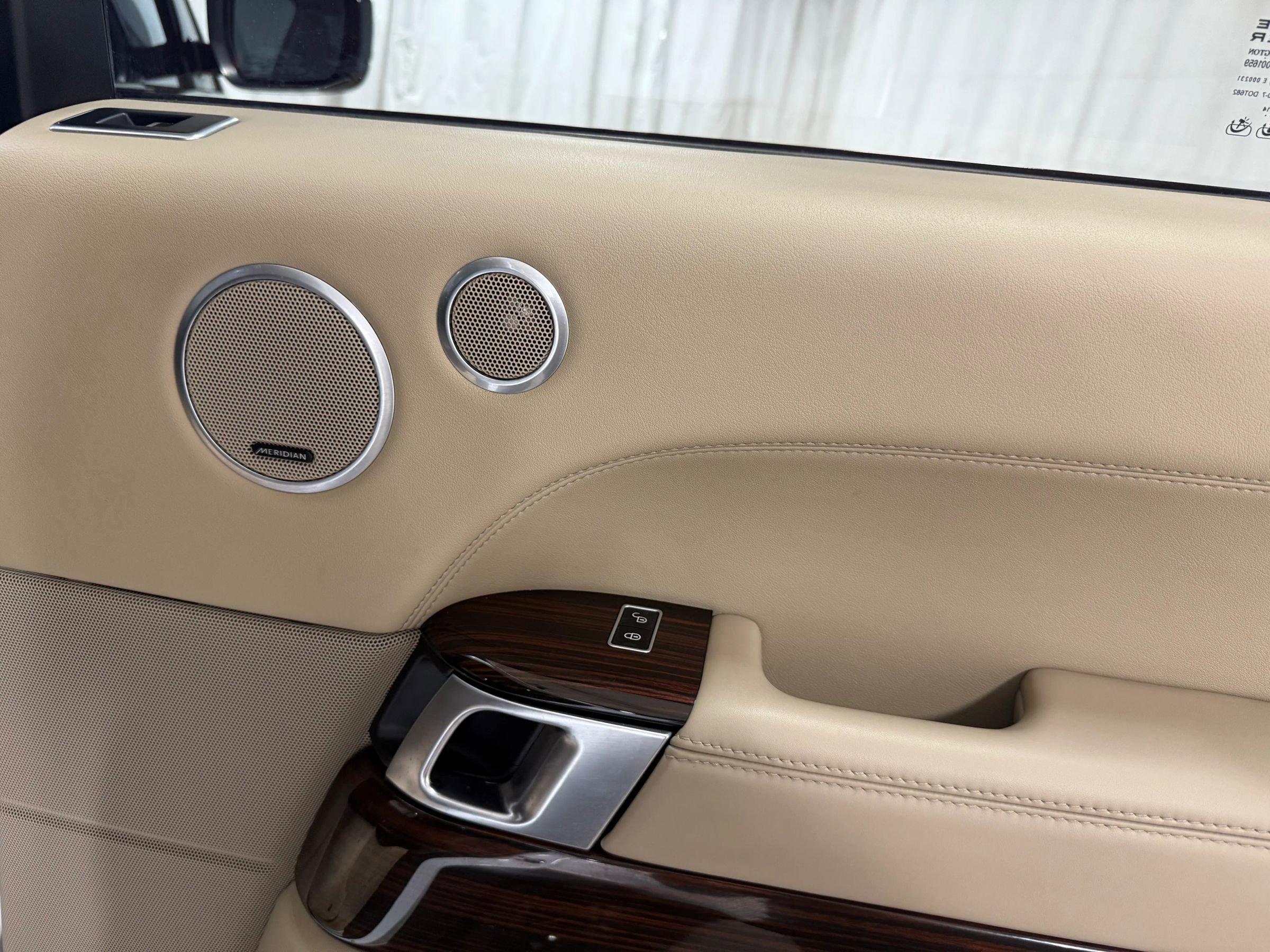 Used 2014 Land Rover Range Rover Supercharged image 29