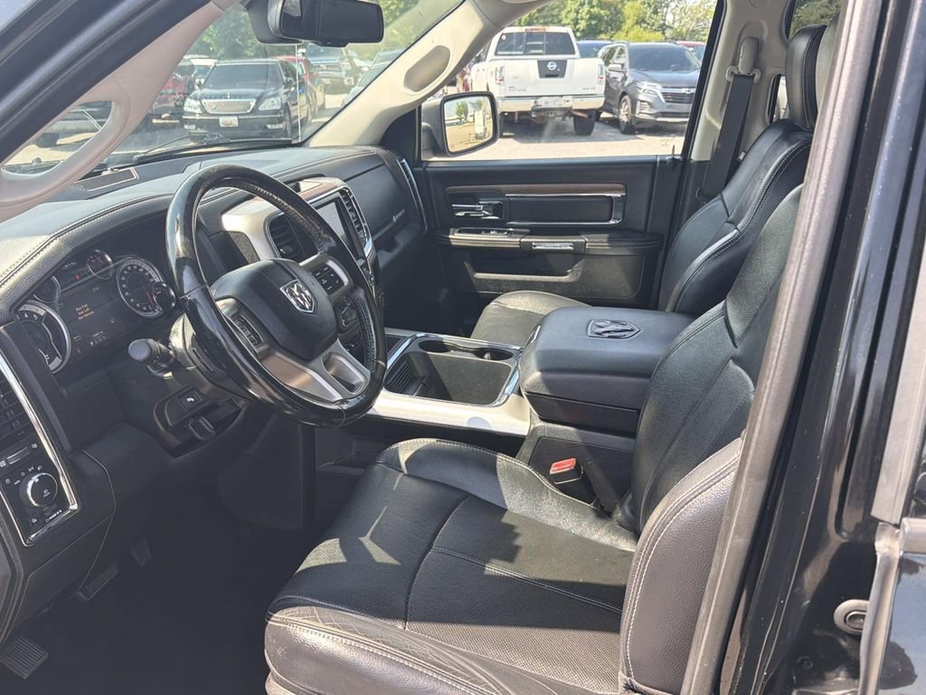 Used 2019 RAM 1500 Laramie w/ Convenience Group AWD/4WD image 3