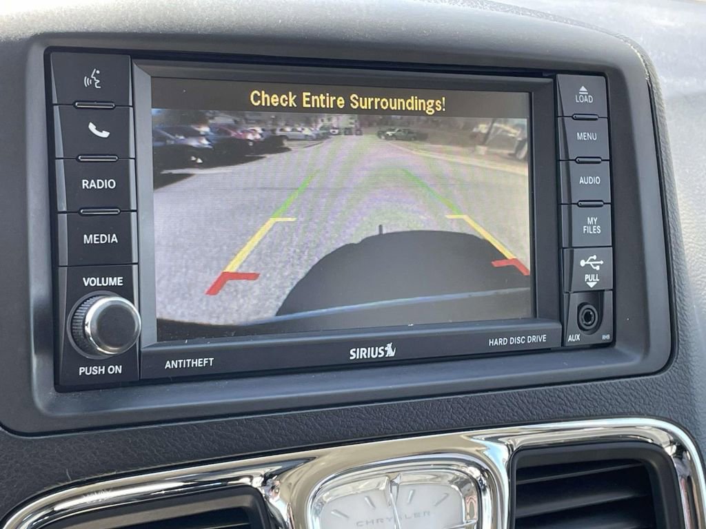 Used 2014 Chrysler Town & Country Touring-L w/ Driver Convenience Group image 27