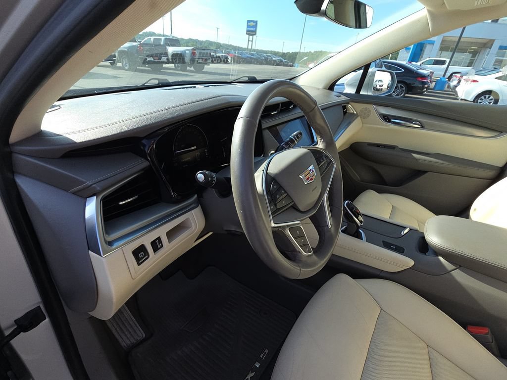 Used 2018 Cadillac XT5 Luxury w/ Driver Awareness Package FWD image 14