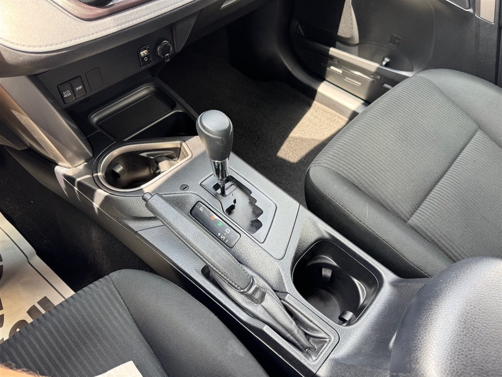 Used 2018 Toyota RAV4 LE w/ All Weather Liner Package AWD/4WD image 17