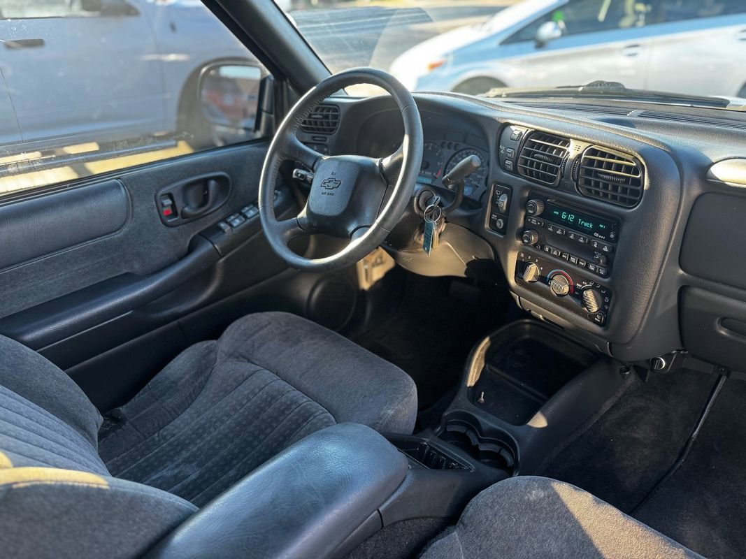 Used 2002 Chevrolet Blazer LS w/ Preferred Equipment Group image 20