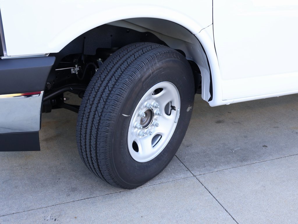 New 2025 GMC Savana 3500 Extended w/ Driver Convenience Package image 31