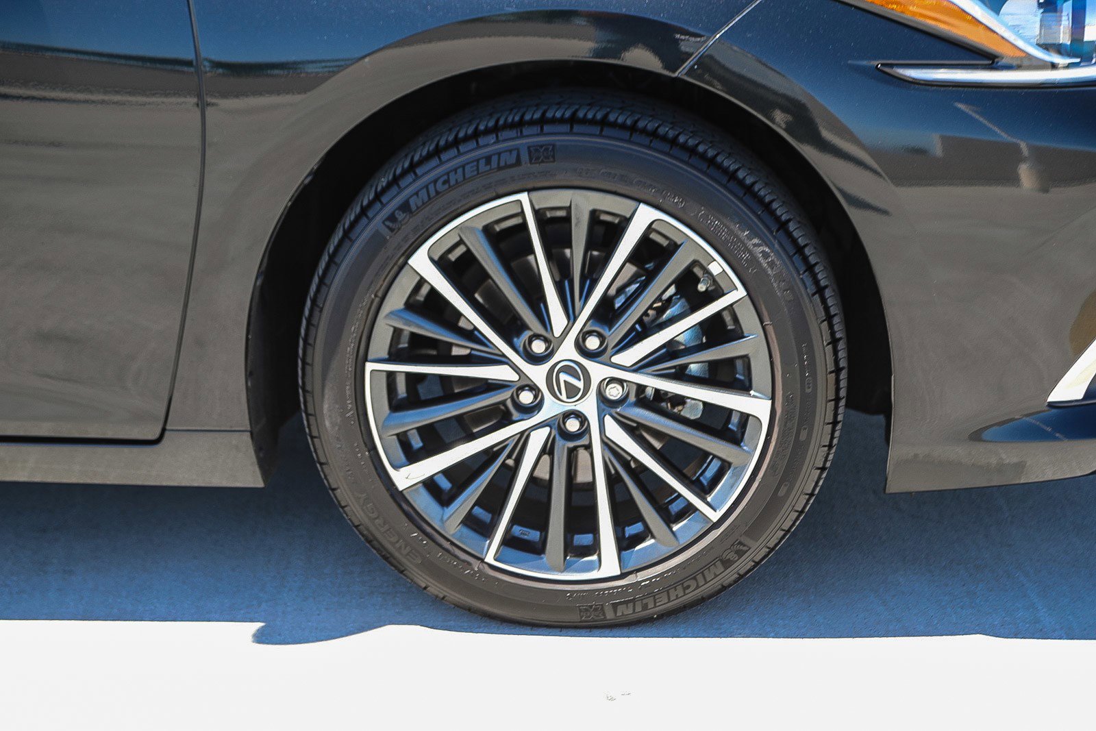 Used 2025 Lexus ES 300h w/ Premium Package image 10