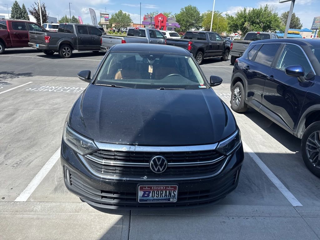 Used 2023 Volkswagen Jetta SEL FWD image 2
