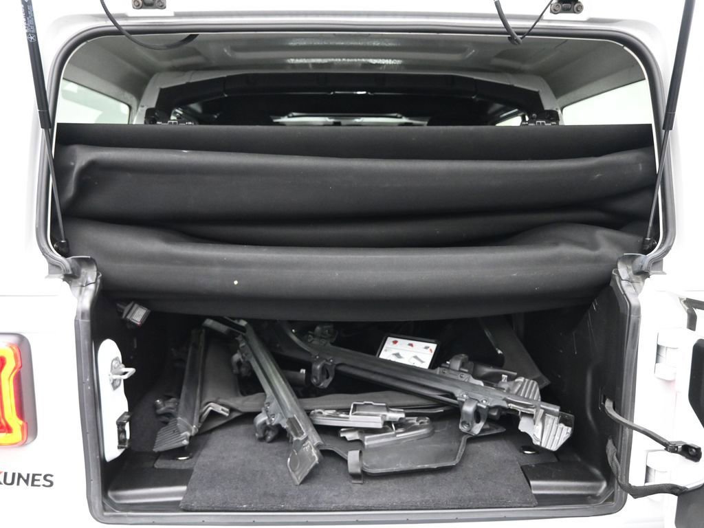 Used 2021 Jeep Wrangler Unlimited Sahara image 33