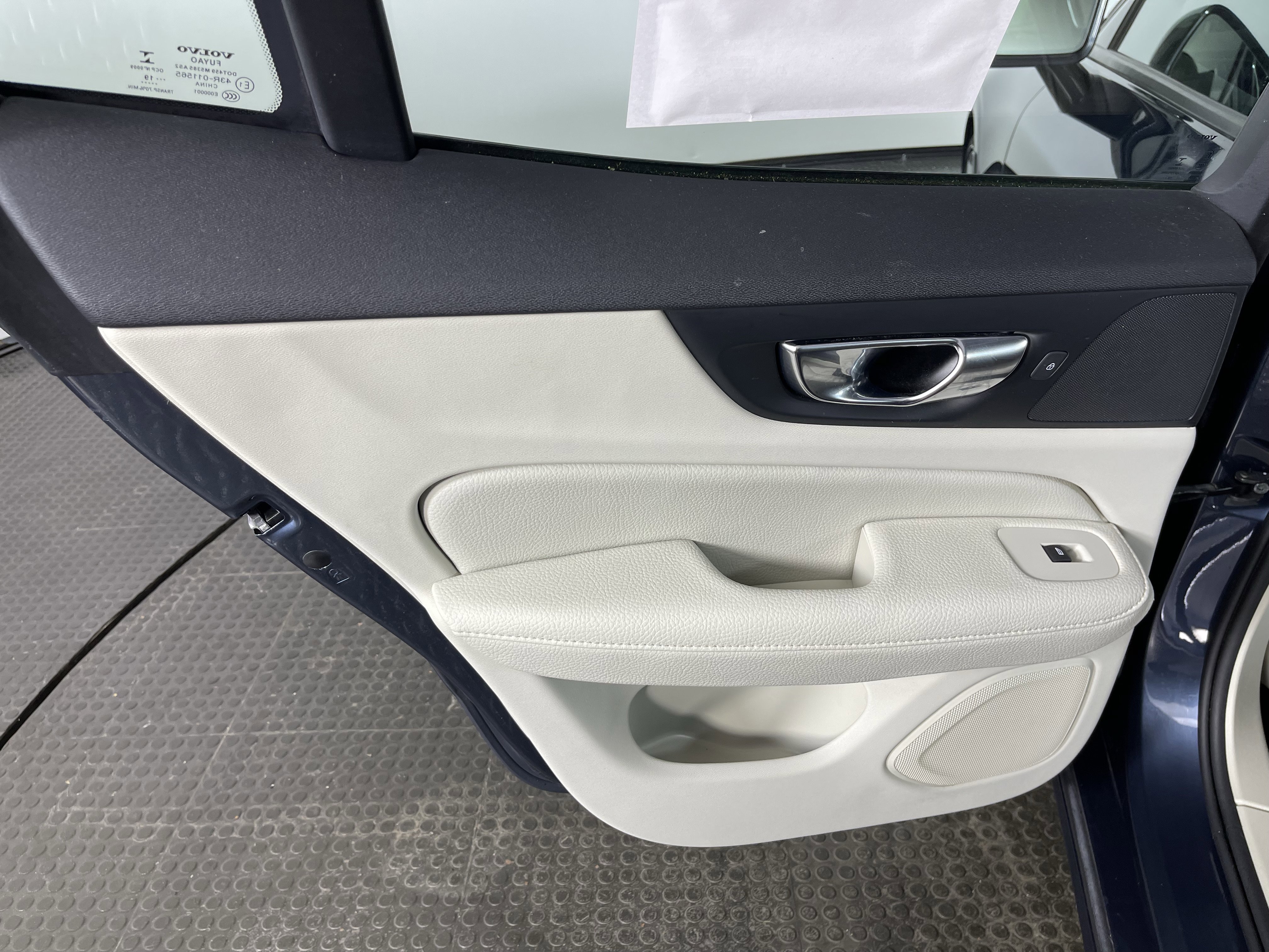 Used 2020 Volvo S60 T6 Momentum image 15