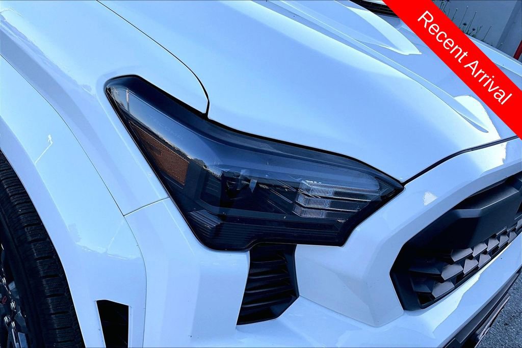 Used 2025 Toyota Tacoma TRD Sport AWD/4WD image 33