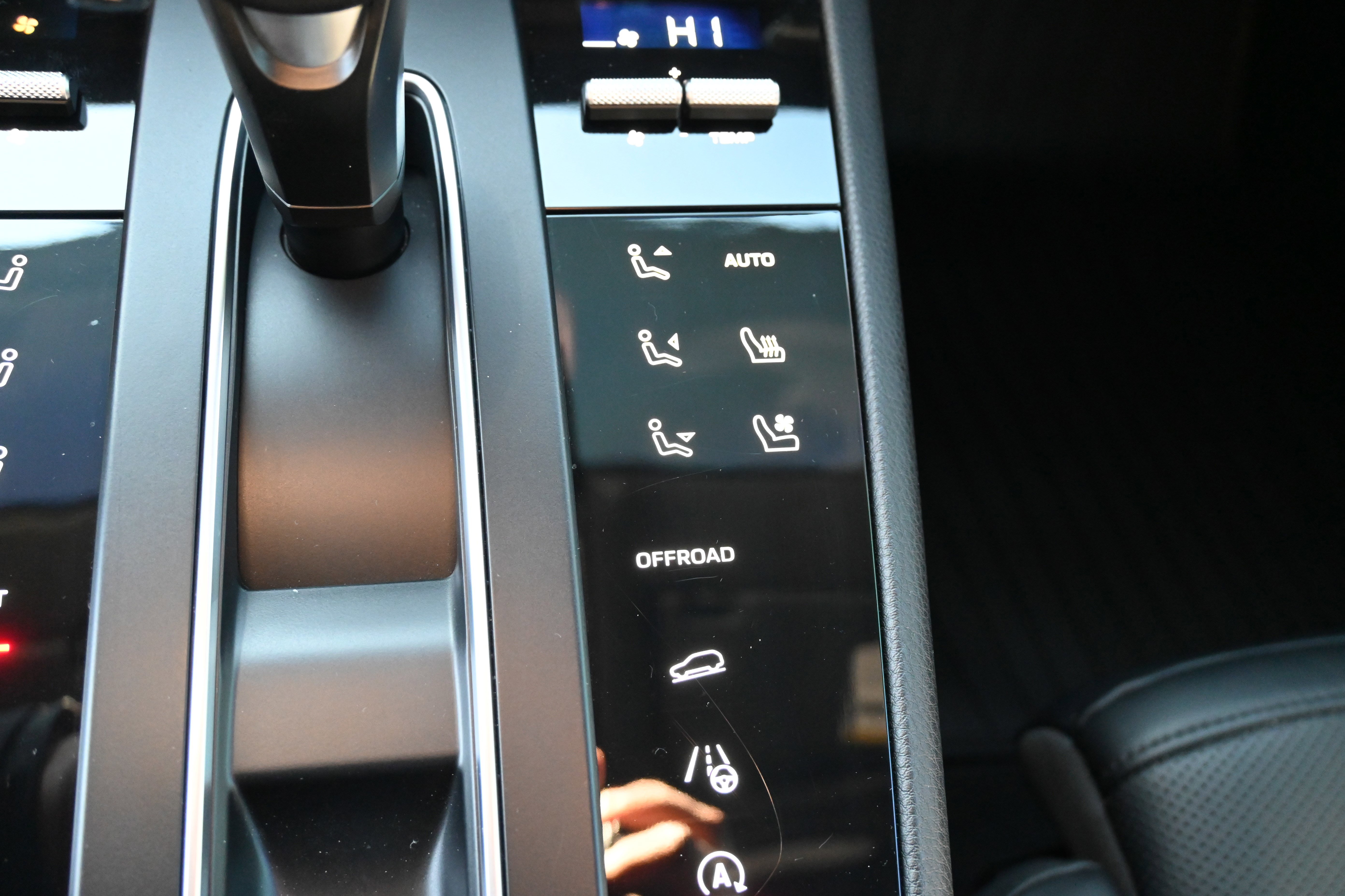 Used 2023 Porsche Macan image 30