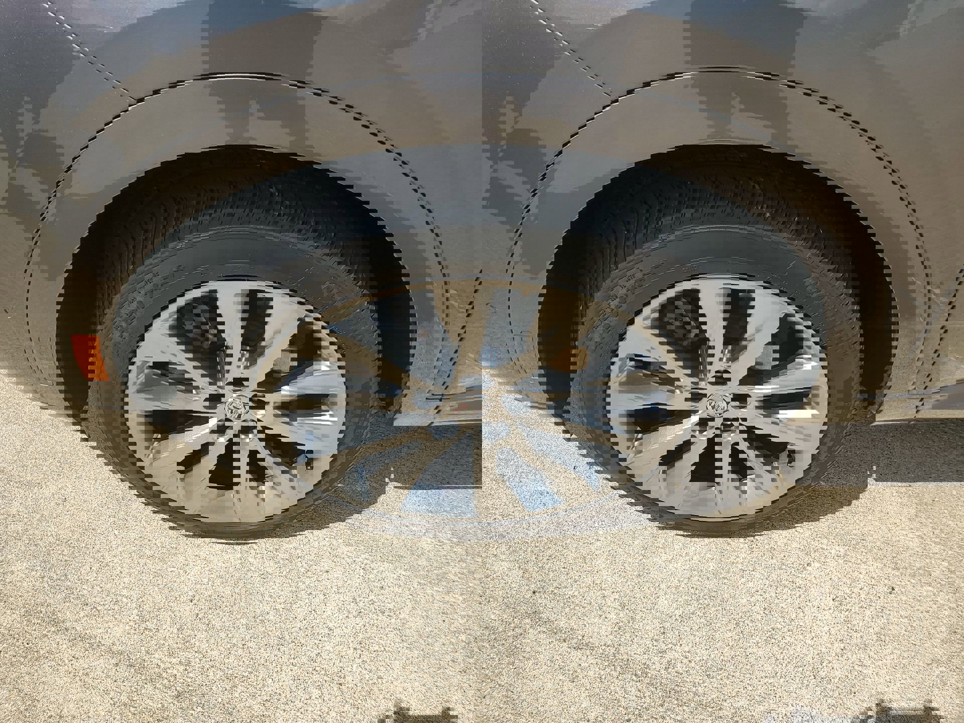 Certified 2022 Buick Envision Avenir w/ Technology Package II image 40