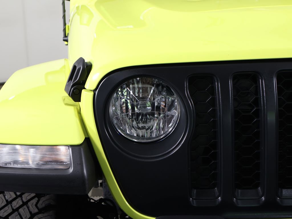 Used 2023 Jeep Gladiator Overland w/ Cold Weather Group AWD/4WD image 11