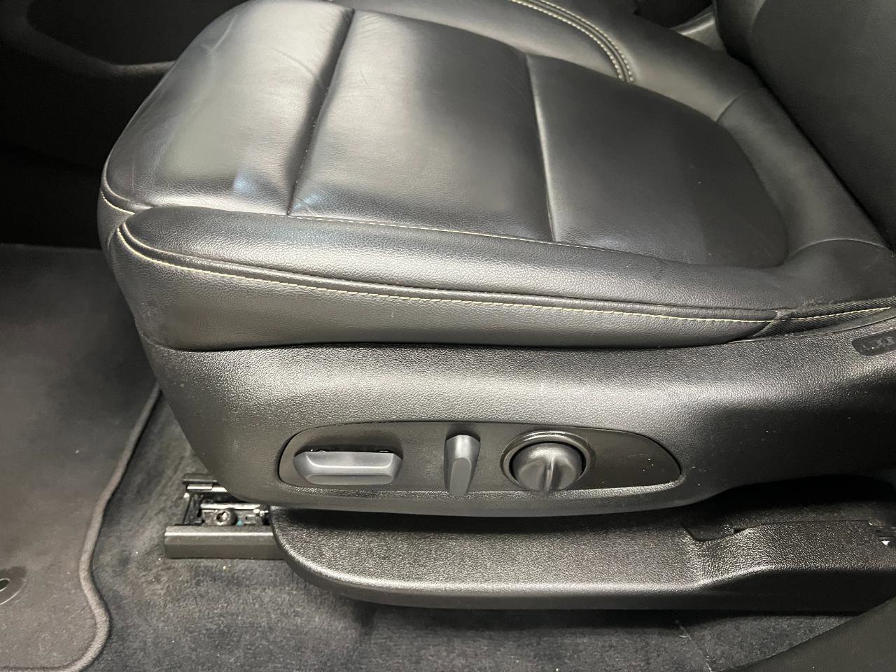 Used 2023 Chevrolet Traverse LT FWD image 22