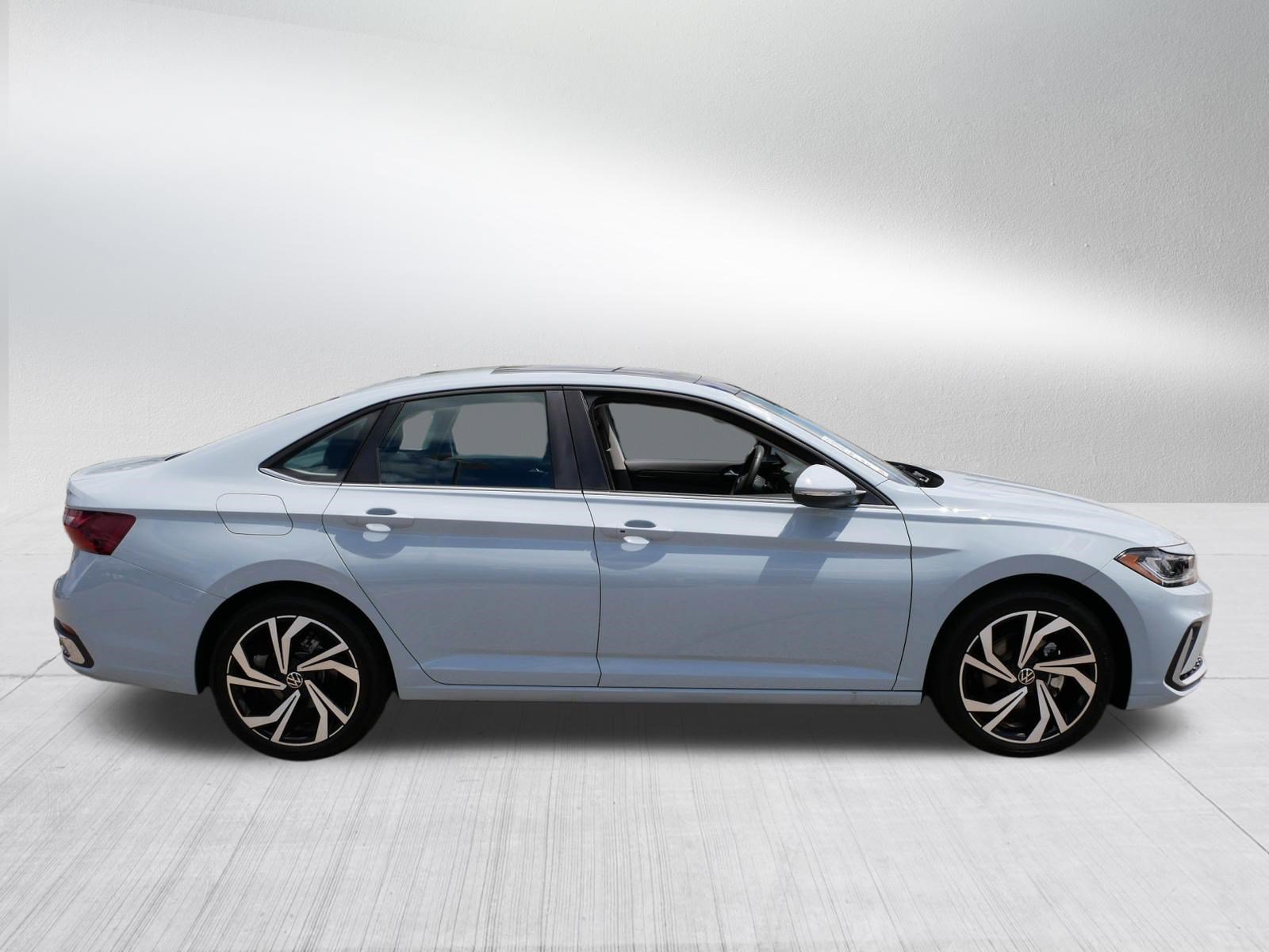 Used 2026 Volkswagen Jetta SEL FWD image 8