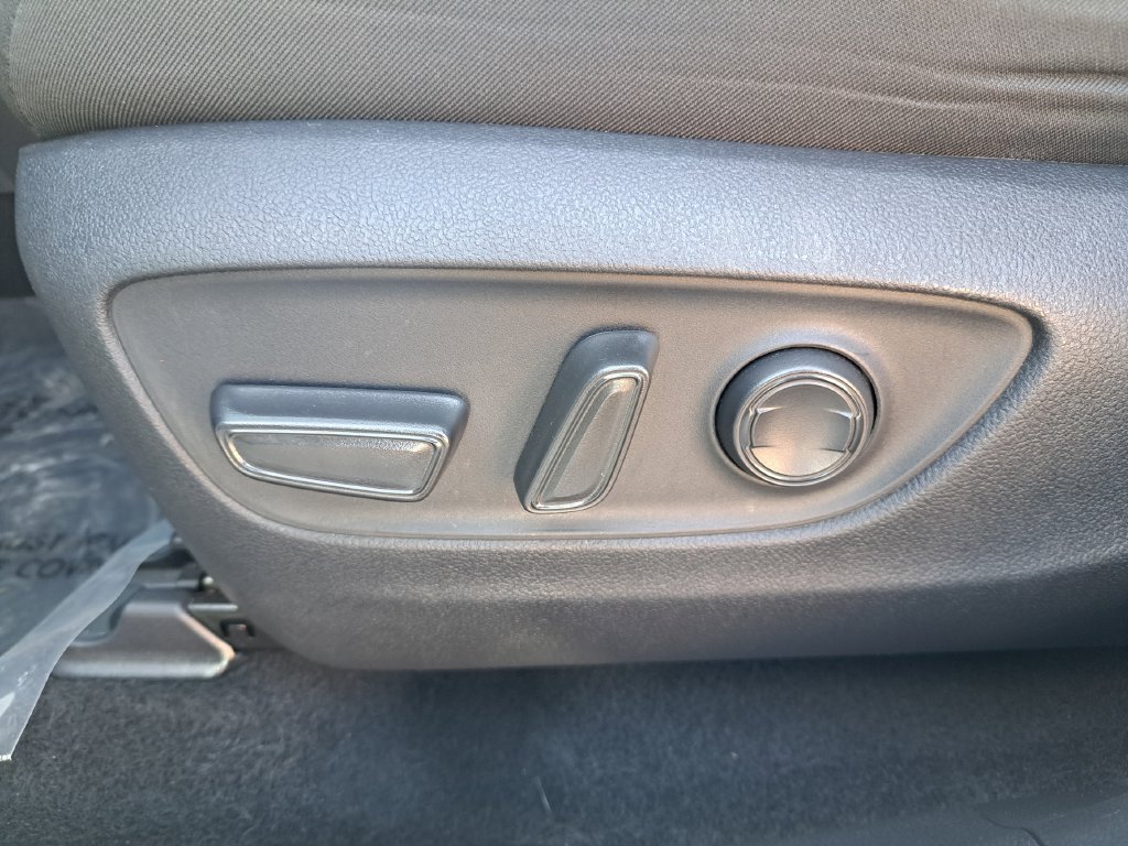 Used 2025 Toyota RAV4 XLE FWD image 26