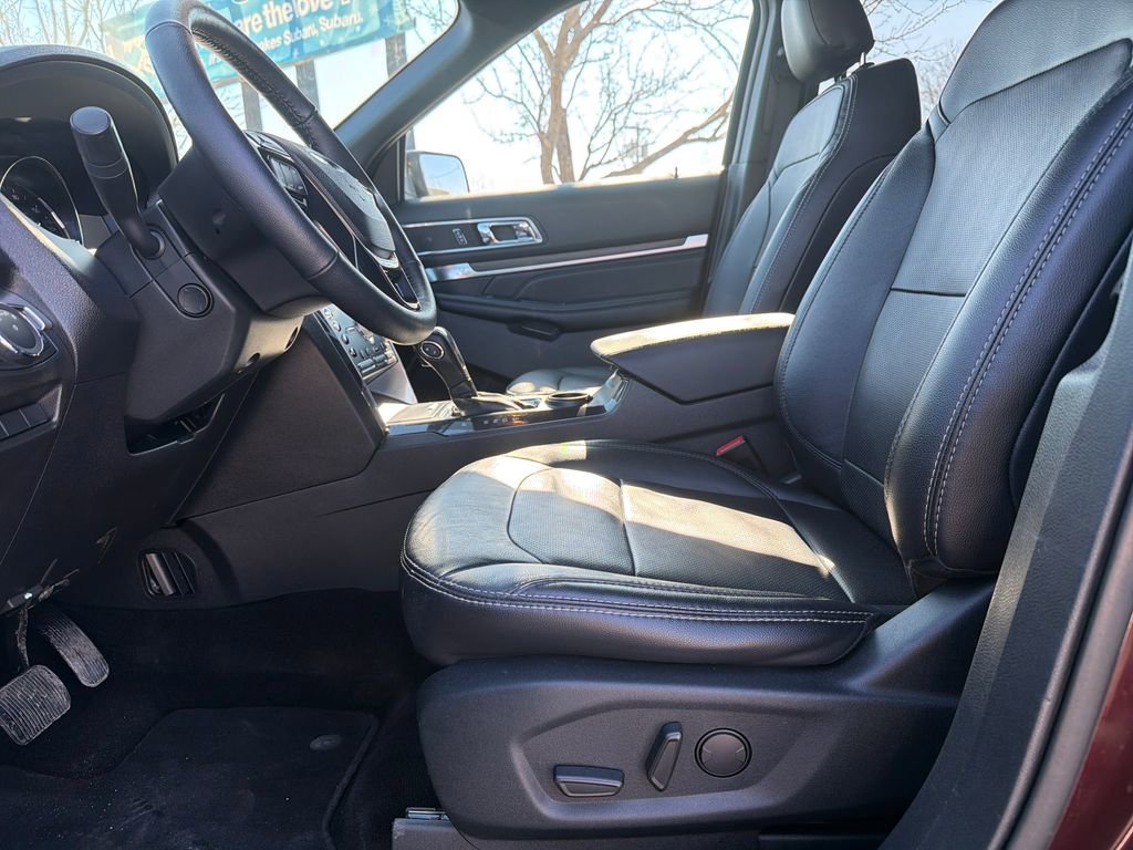 Used 2019 Ford Explorer Limited image 20
