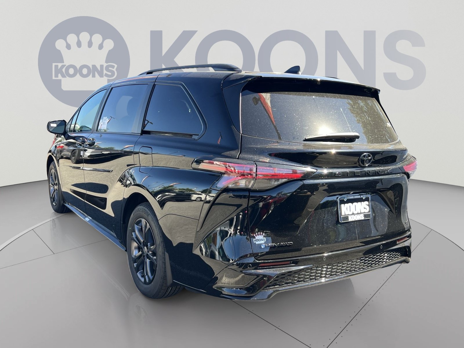 New 2026 Toyota Sienna XSE AWD/4WD image 4