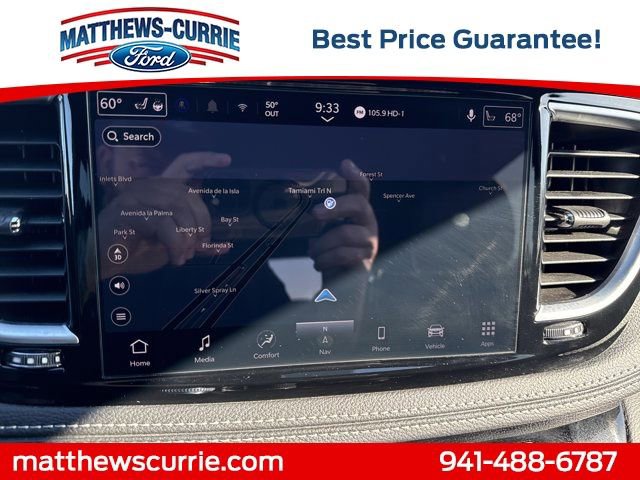 Used 2025 Chrysler Pacifica Limited image 19