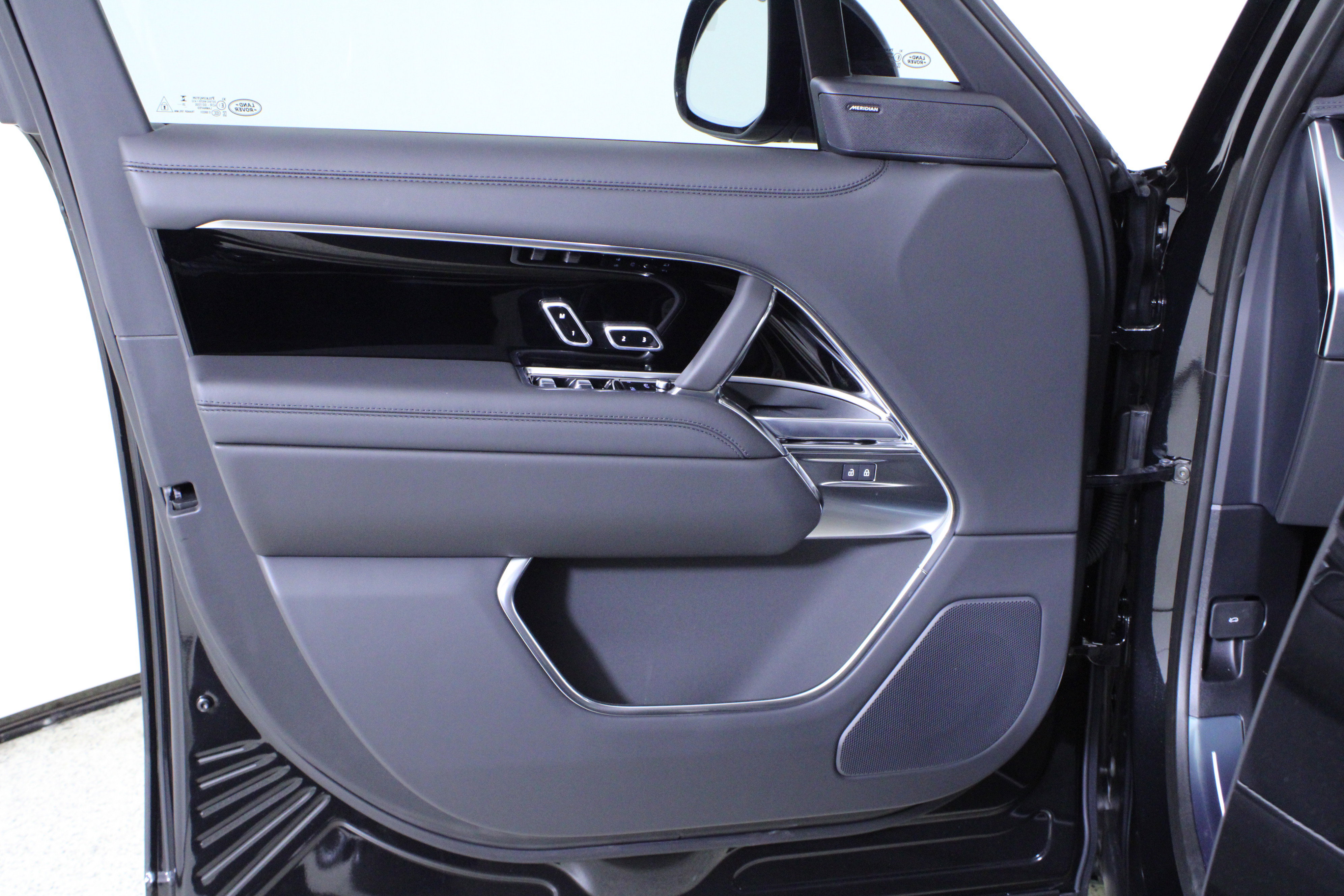 New 2026 Land Rover Range Rover SE image 15