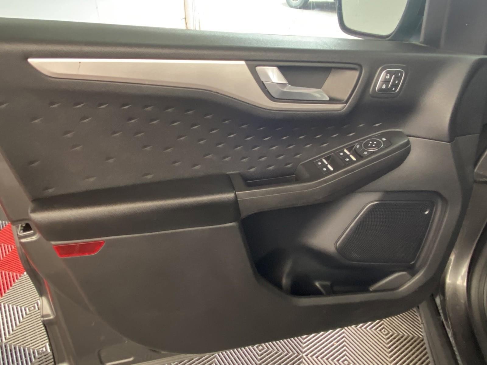 Used 2020 Ford Escape SEL image 18