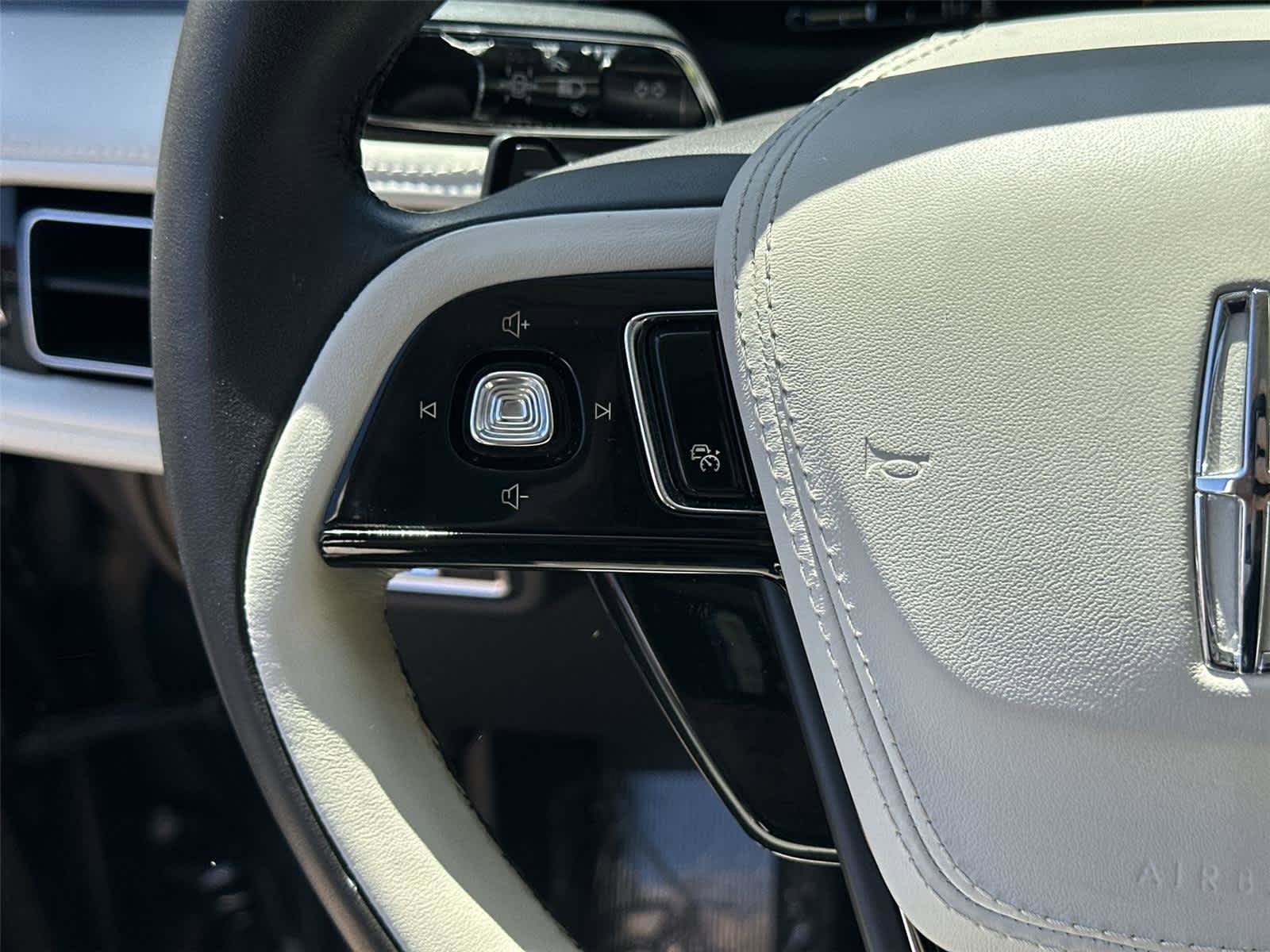 Used 2023 Lincoln Aviator Black Label w/ Dynamic Handling Package image 24