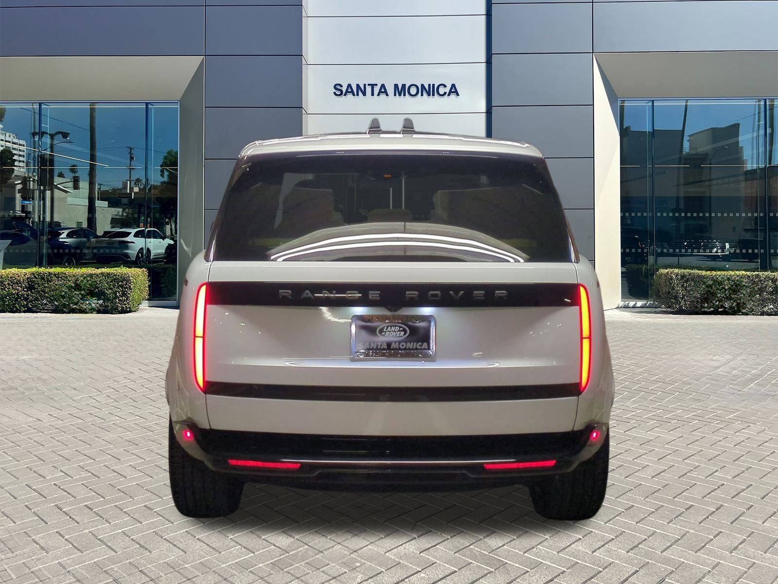 New 2026 Land Rover Range Rover SE image 4