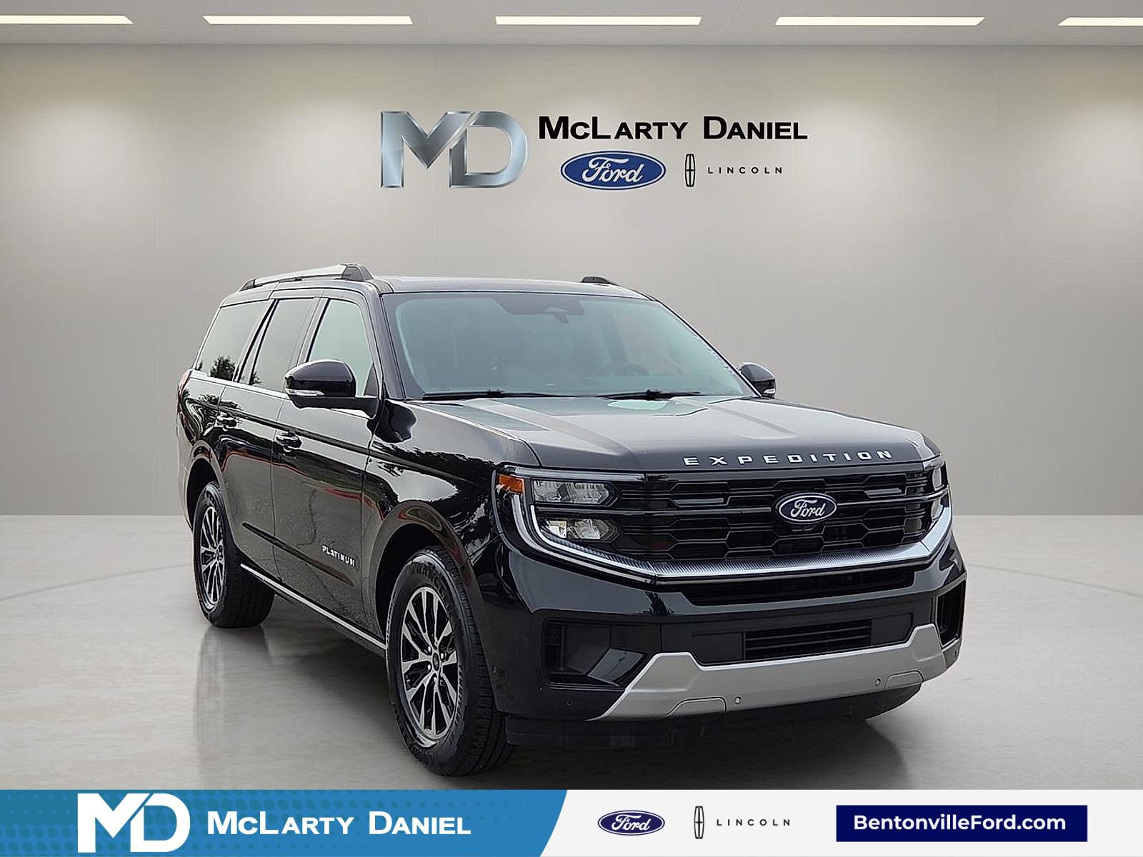 Used 2025 Ford Expedition Platinum AWD/4WD image 1