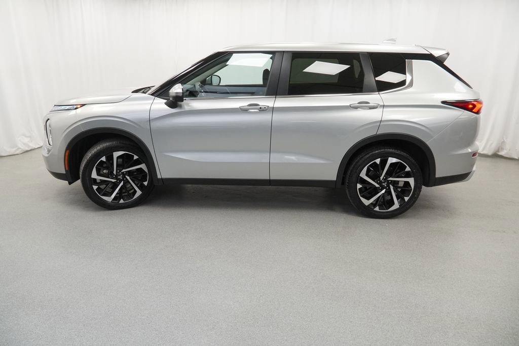 Used 2024 Mitsubishi Outlander SE image 15