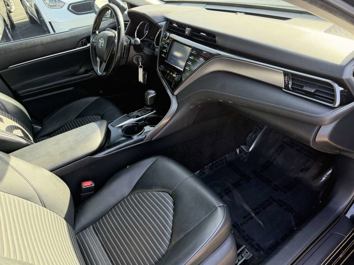 Used 2019 Toyota Camry SE FWD image 14