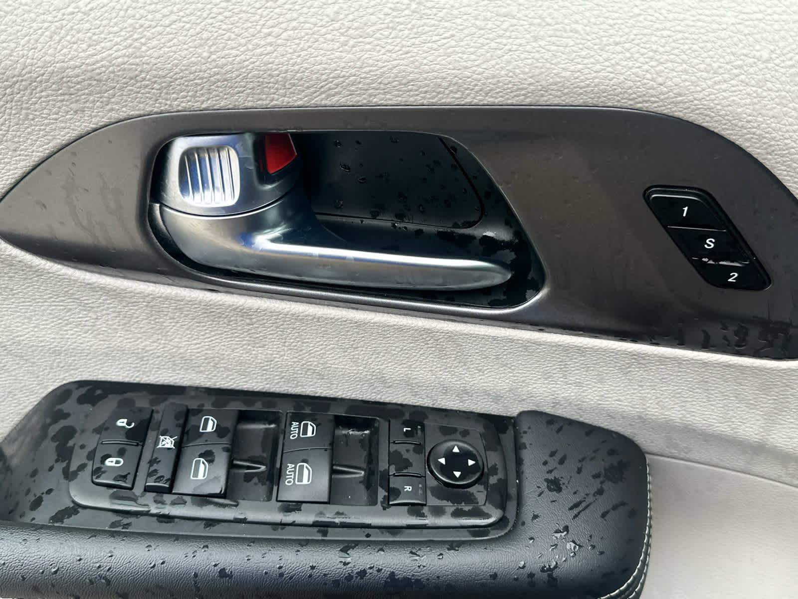 Used 2024 Chrysler Pacifica Touring-L image 27