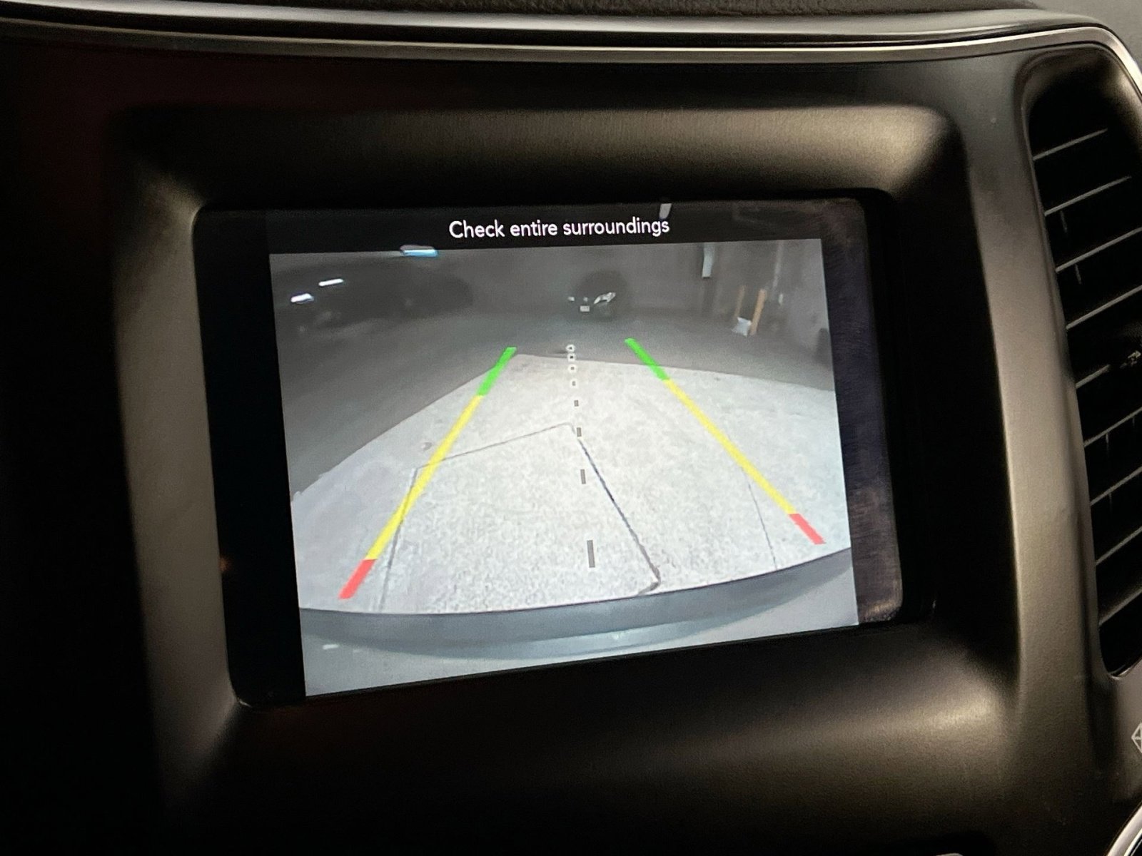 Used 2019 Jeep Cherokee Latitude w/ Popular Appearance Group image 23