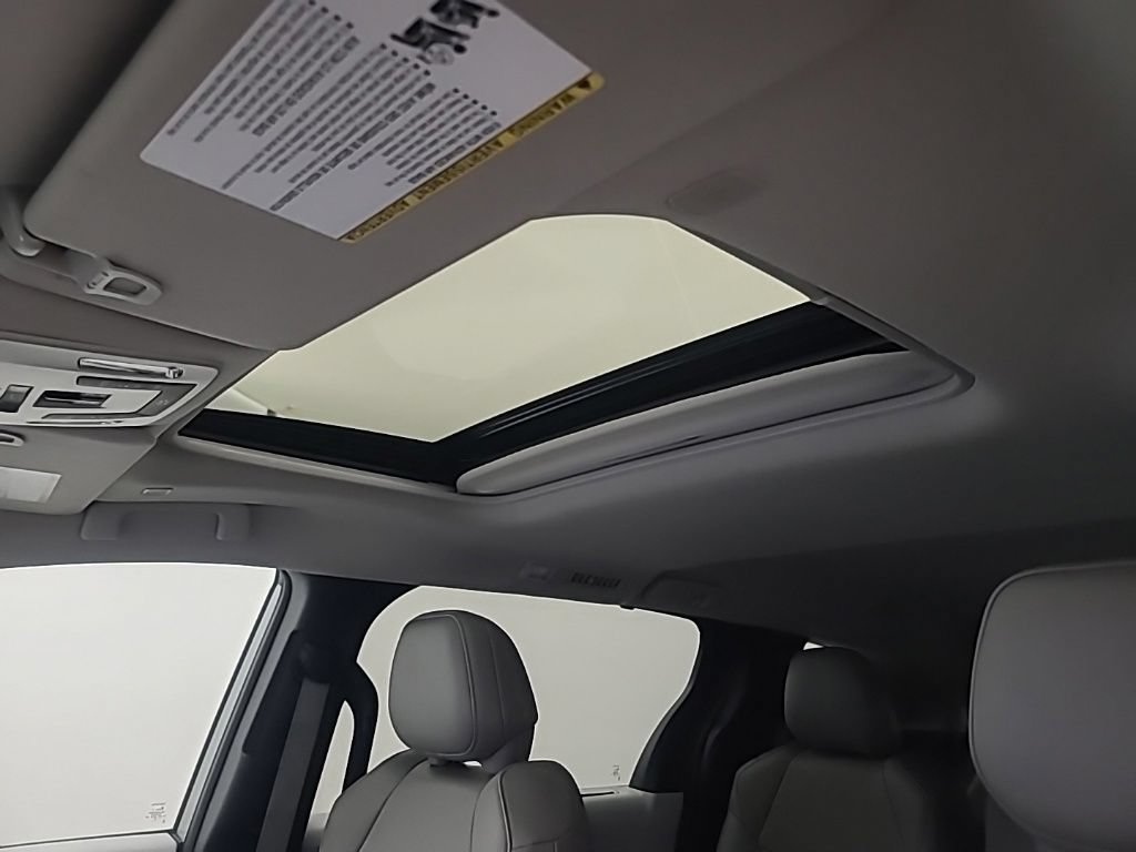 Used 2025 Toyota Sienna XLE FWD image 43