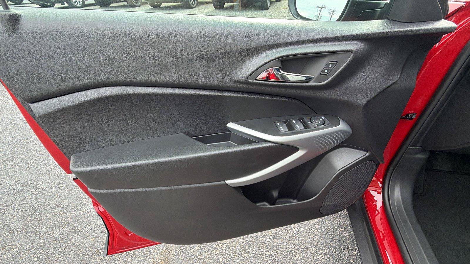 New 2026 Chevrolet Trax RS w/ Sunroof Package FWD image 15