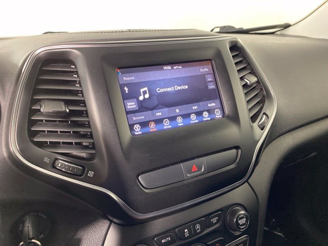 Used 2019 Jeep Cherokee Latitude w/ Cold Weather Group FWD image 16