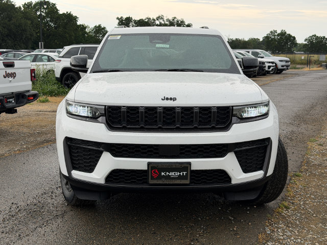 New 2026 Jeep Grand Cherokee Altitude AWD/4WD image 3