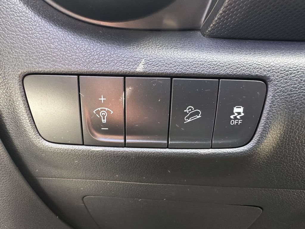 Used 2023 Hyundai Kona SE AWD/4WD image 16