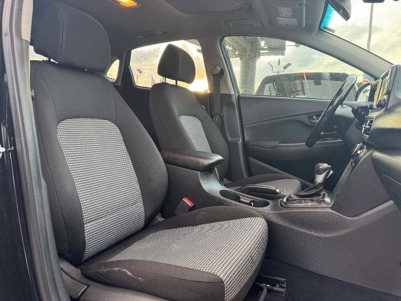 Used 2018 Hyundai Kona SEL w/ SEL Tech Package 02 FWD image 17