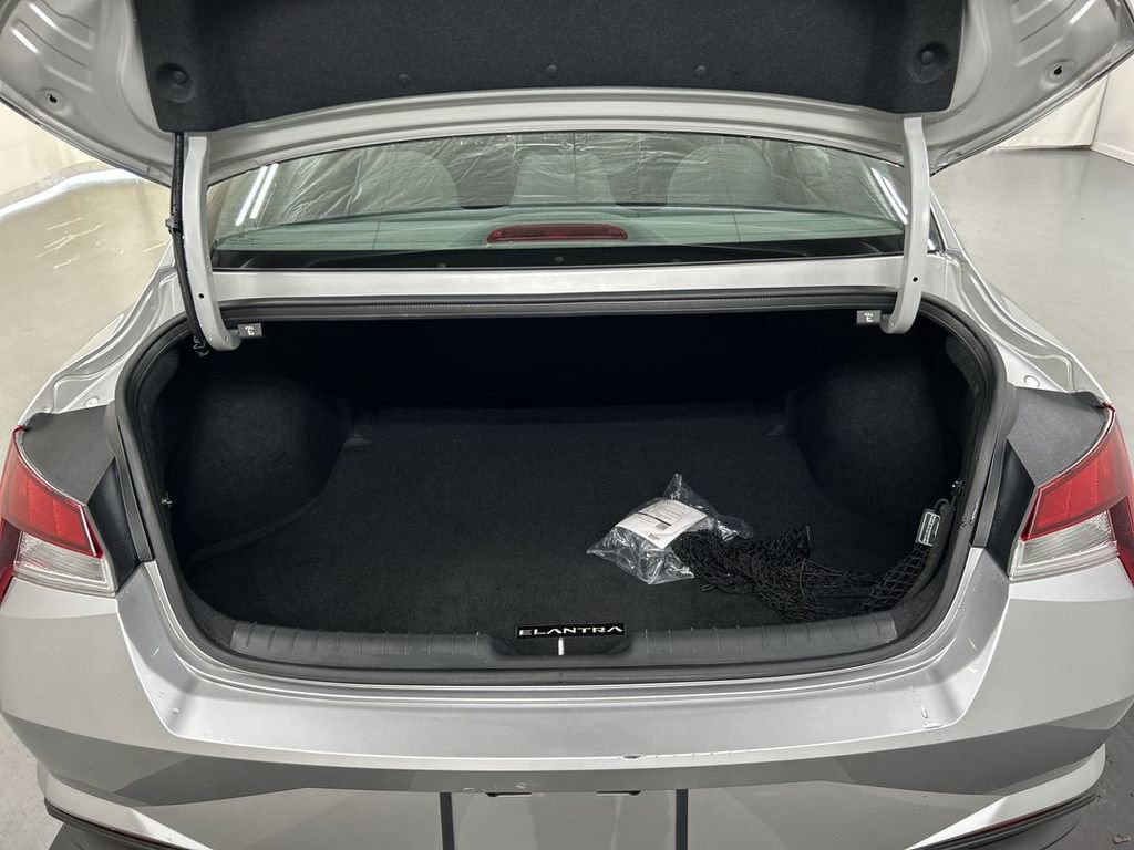 Used 2023 Hyundai Elantra SEL w/ Cargo Package FWD image 21